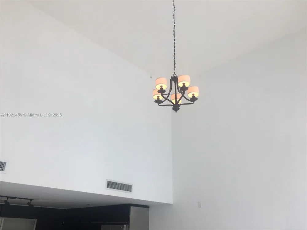 6000 Collins Ave #521 Miami Beach, FL 33140