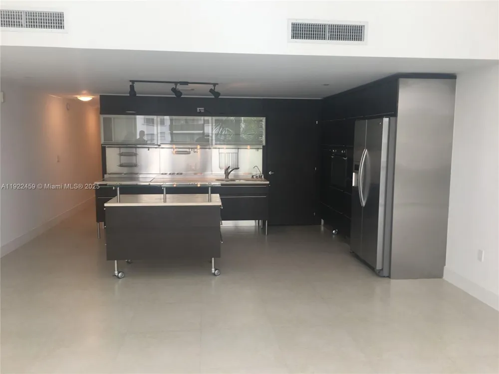 6000 Collins Ave #521 Miami Beach, FL 33140