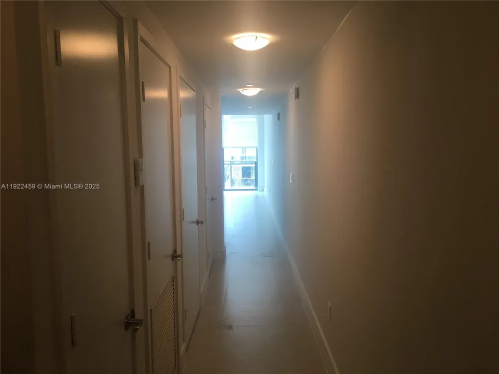 6000 Collins Ave #521 Miami Beach, FL 33140