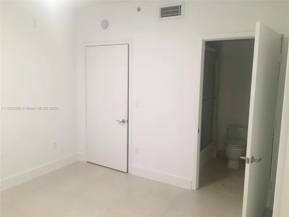 6000 Collins Ave #521 Miami Beach, FL 33140