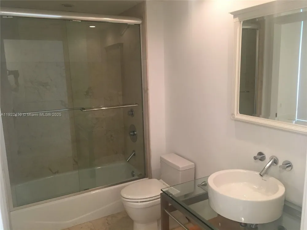 6000 Collins Ave #521 Miami Beach, FL 33140
