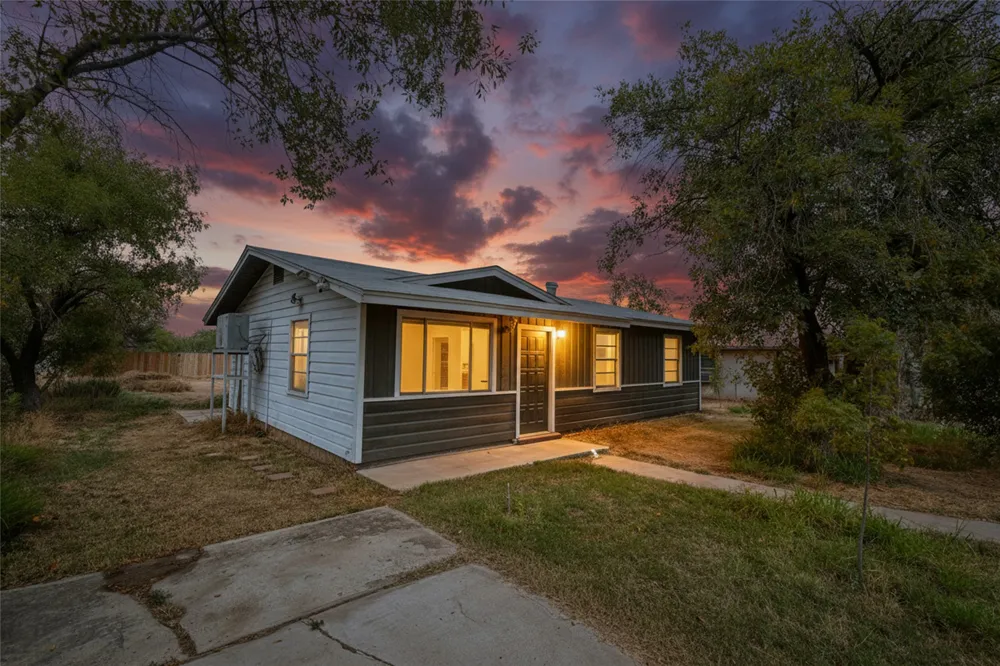 315 E Bexar Street Crystal City, TX 78839