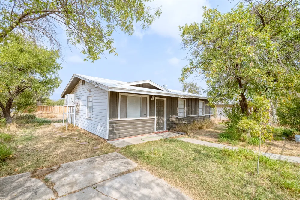 315 E Bexar Street Crystal City, TX 78839