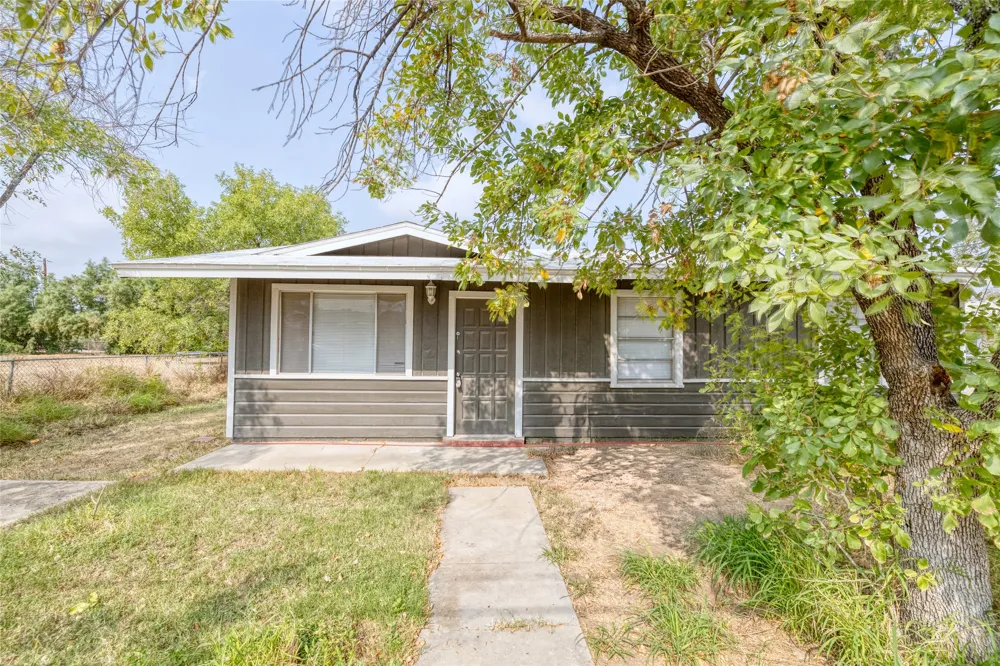 315 E Bexar Street Crystal City, TX 78839