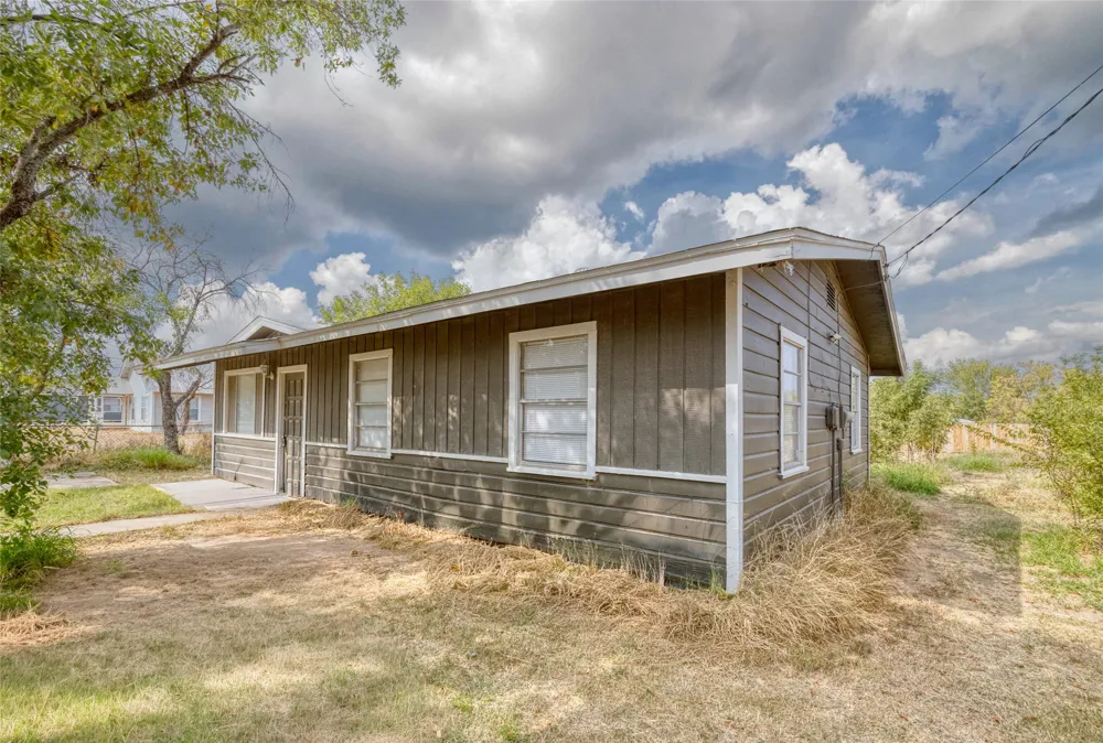 315 E Bexar Street Crystal City, TX 78839