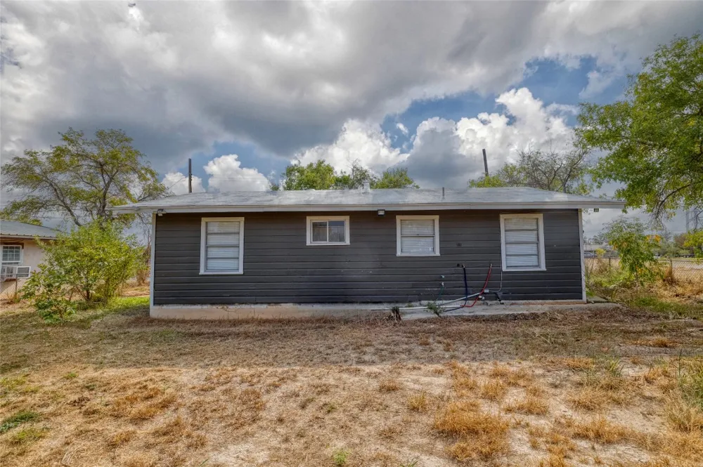 315 E Bexar Street Crystal City, TX 78839