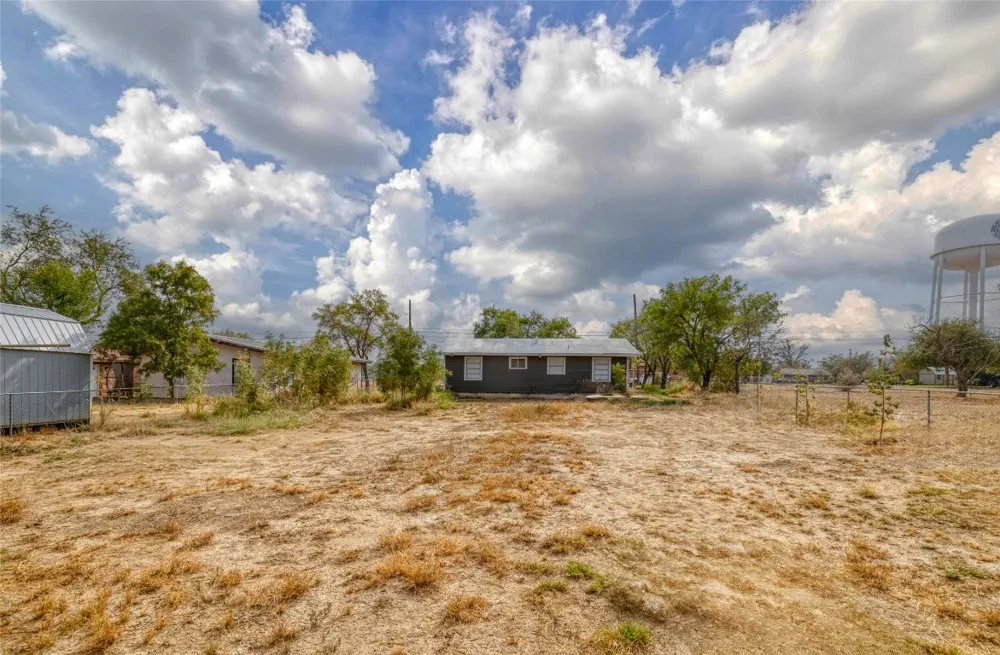 315 E Bexar Street Crystal City, TX 78839