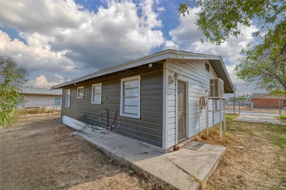 315 E Bexar Street Crystal City, TX 78839