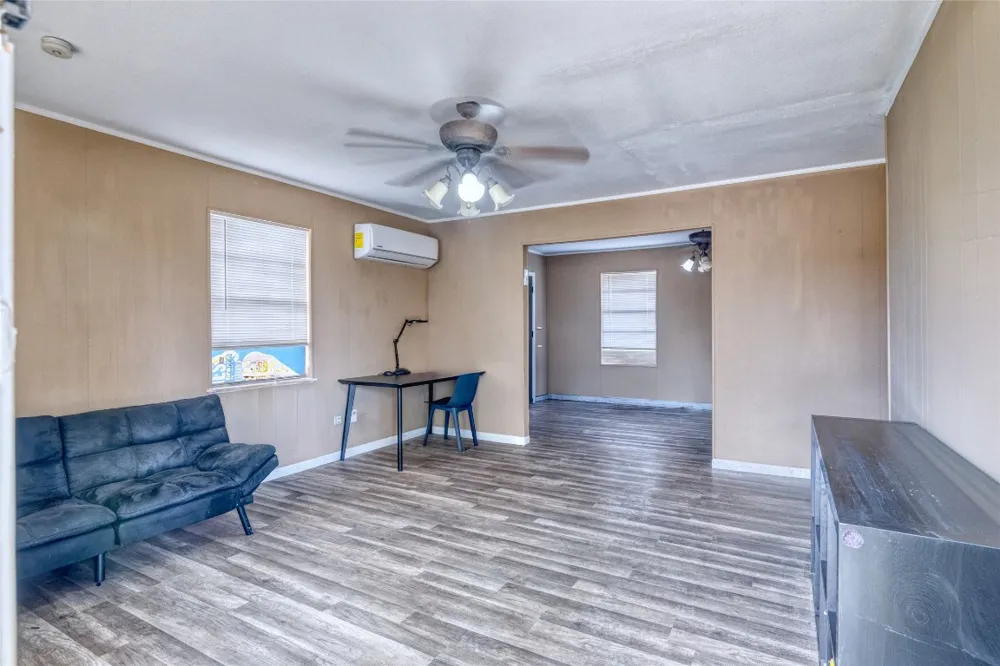 315 E Bexar Street Crystal City, TX 78839