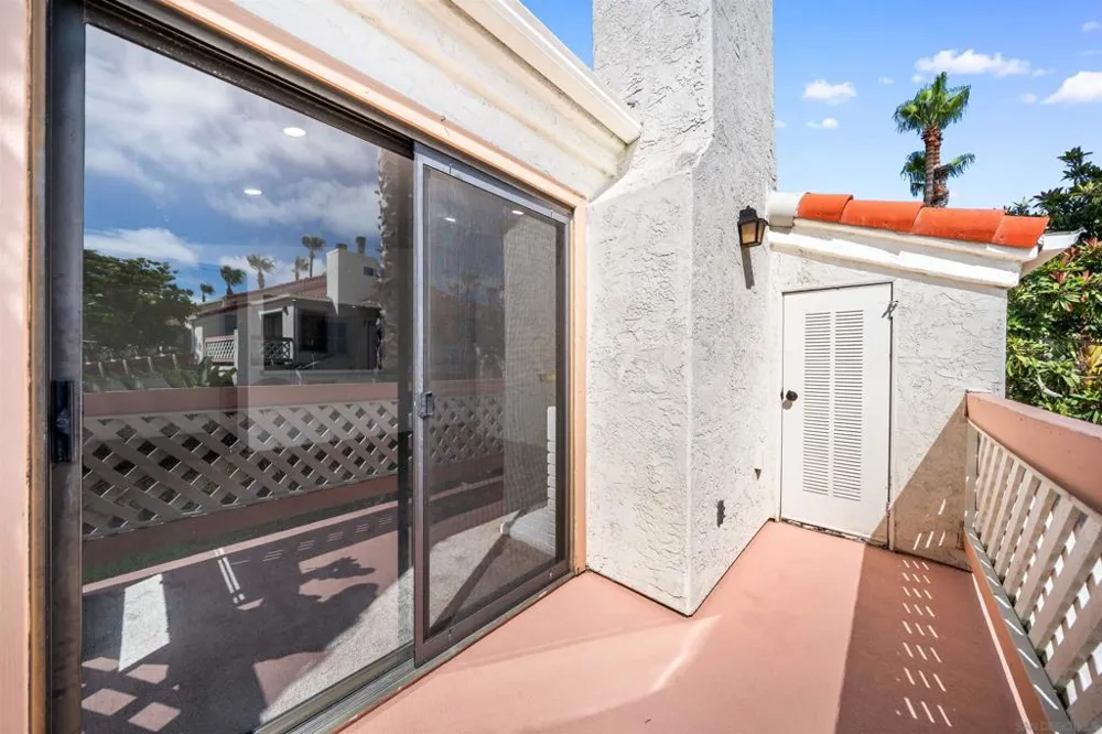 9302 Twin Trails Dr #204 San Diego, CA 92129