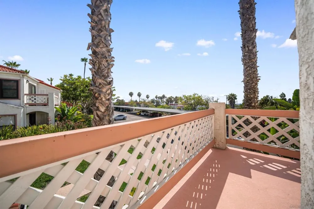 9302 Twin Trails Dr #204 San Diego, CA 92129