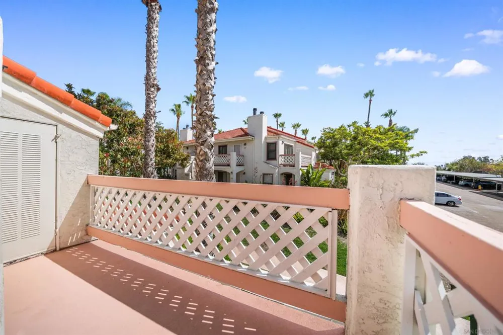 9302 Twin Trails Dr #204 San Diego, CA 92129