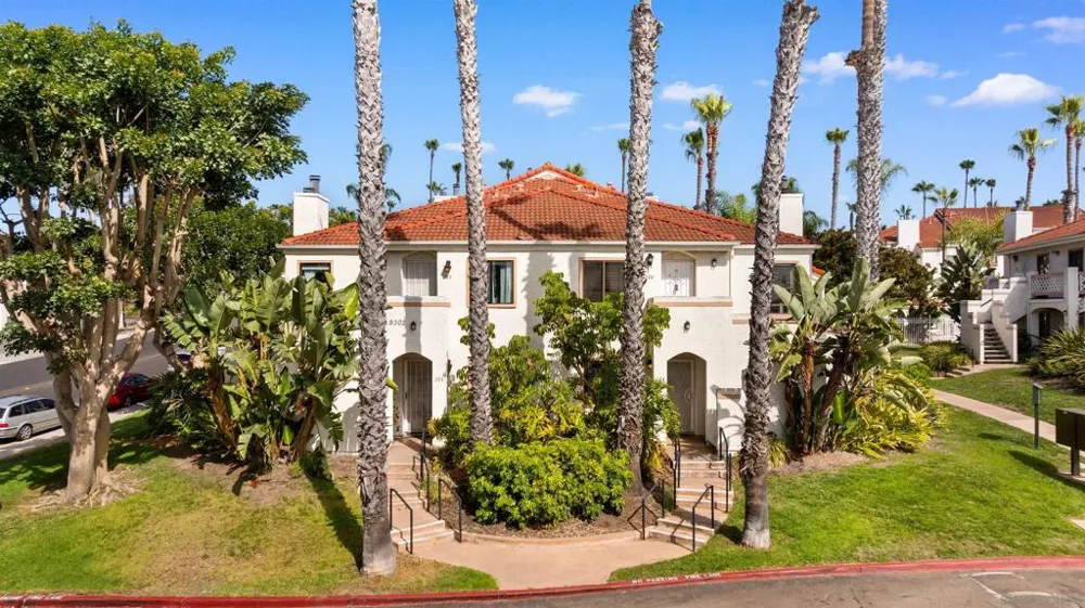 9302 Twin Trails Dr #204 San Diego, CA 92129