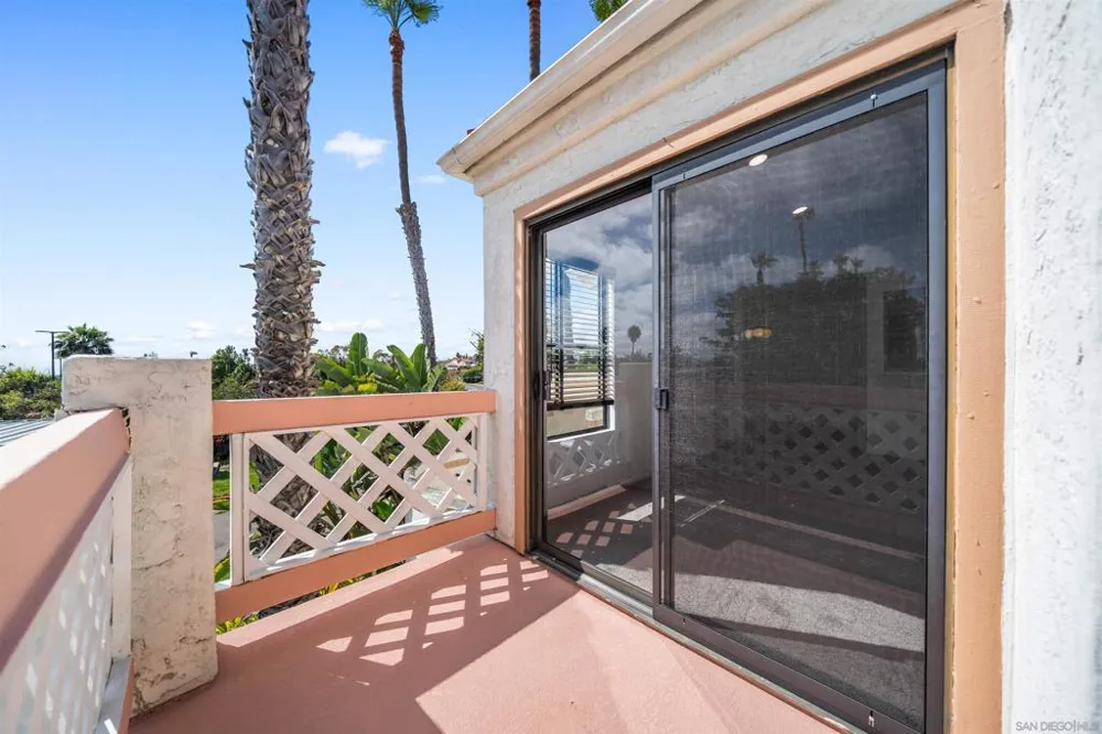 9302 Twin Trails Dr #204 San Diego, CA 92129