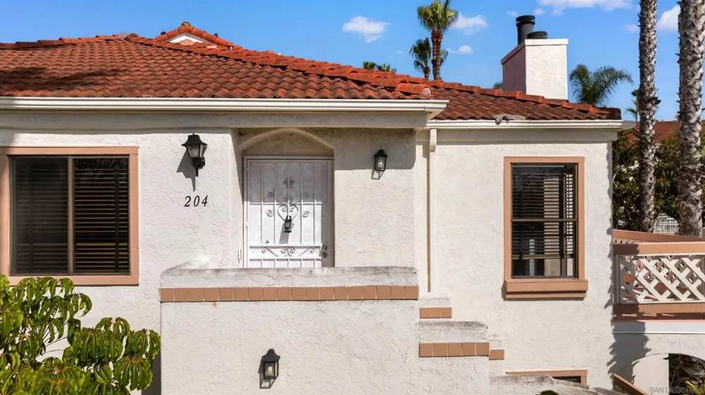 9302 Twin Trails Dr #204 San Diego, CA 92129