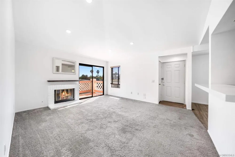 9302 Twin Trails Dr #204 San Diego, CA 92129