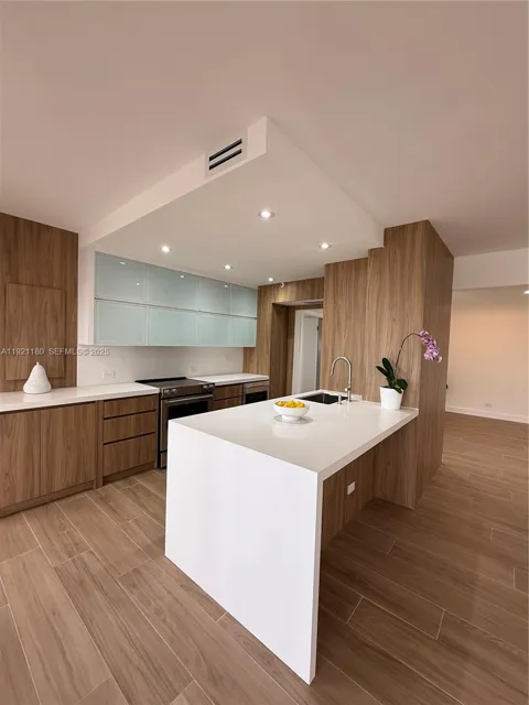 20191 E Country Club Dr #504