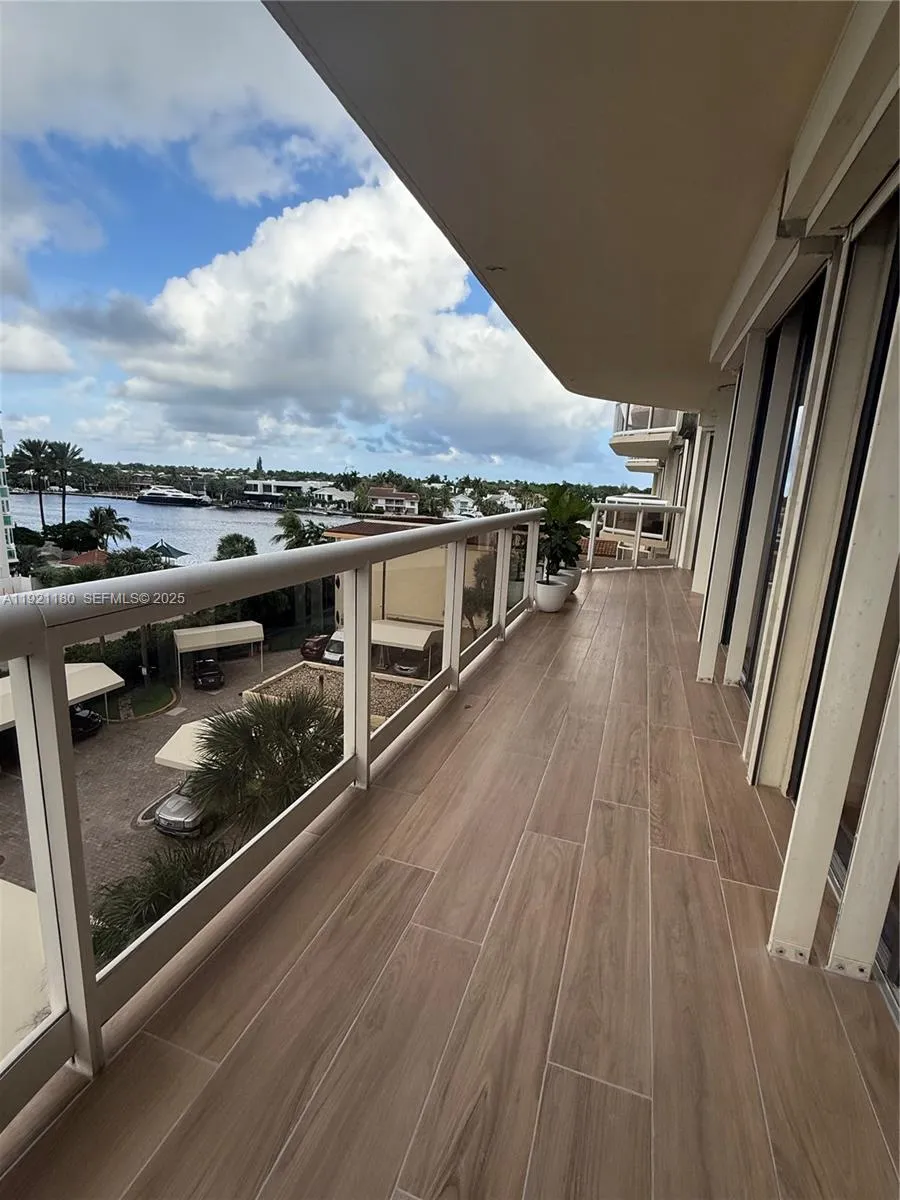 20191 E Country Club Dr #504 Aventura, FL 33180