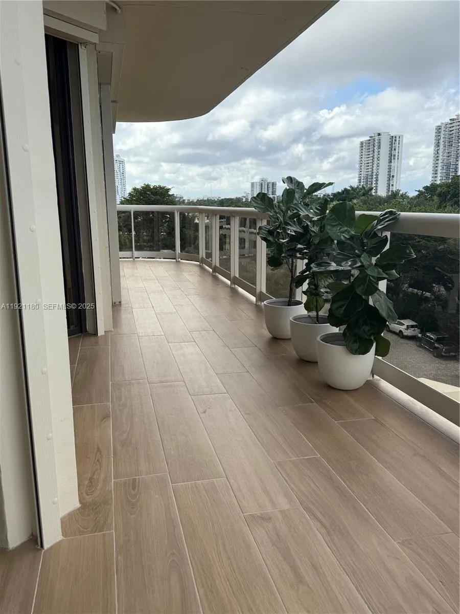 20191 E Country Club Dr #504 Aventura, FL 33180
