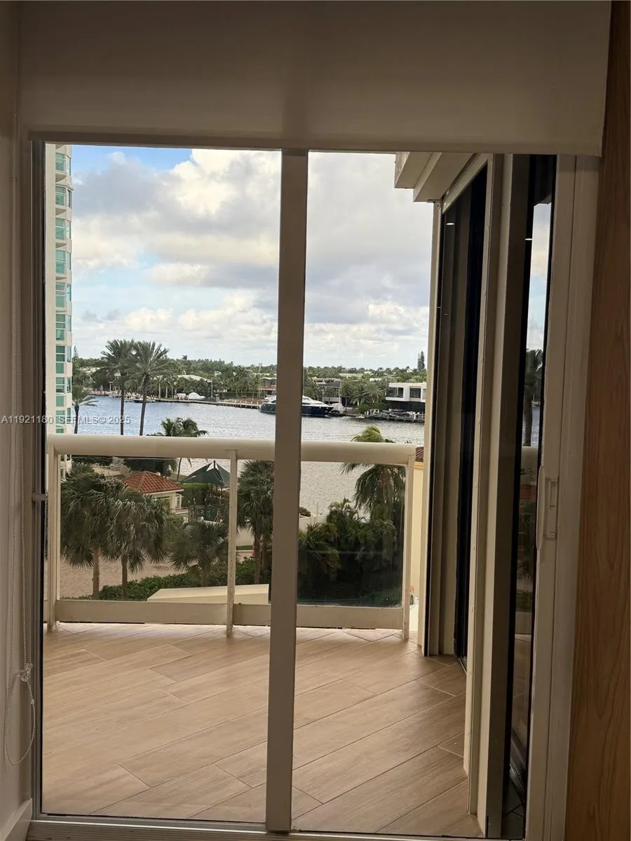 20191 E Country Club Dr #504 Aventura, FL 33180
