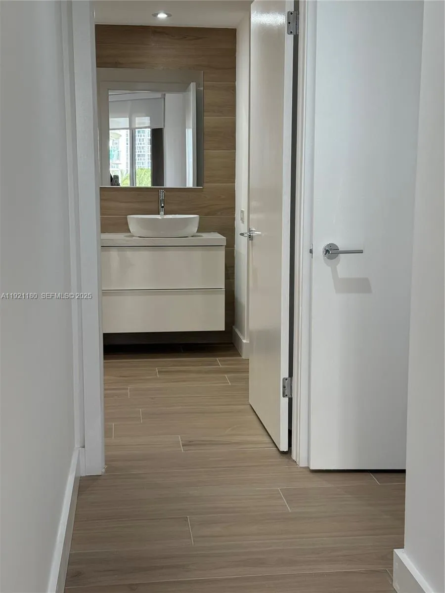 20191 E Country Club Dr #504 Aventura, FL 33180