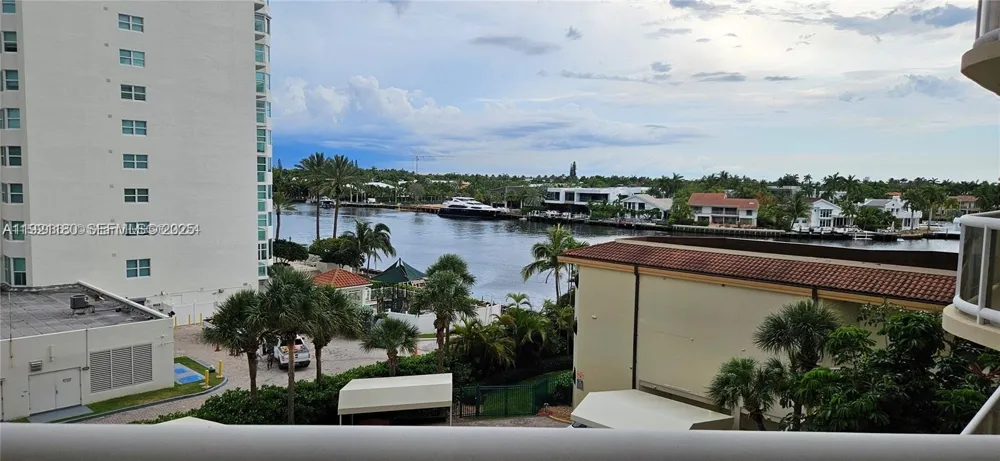 20191 E Country Club Dr #504 Aventura, FL 33180