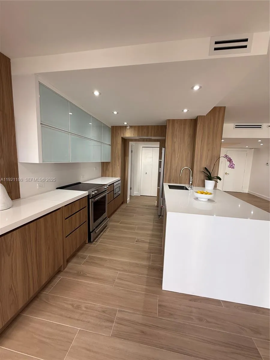 20191 E Country Club Dr #504 Aventura, FL 33180