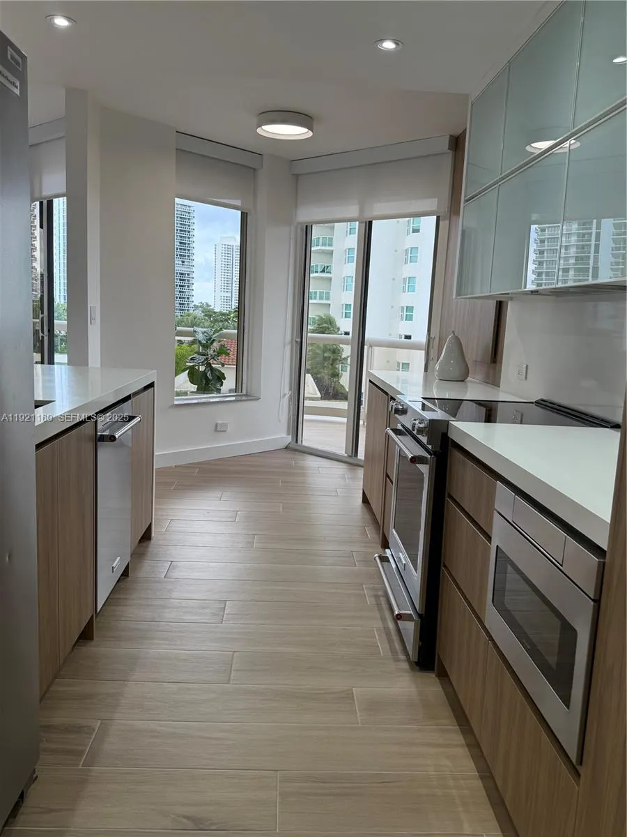 20191 E Country Club Dr #504 Aventura, FL 33180