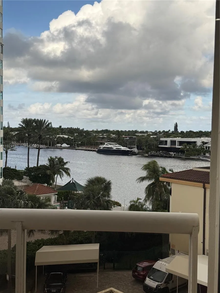 20191 E Country Club Dr #504 Aventura, FL 33180