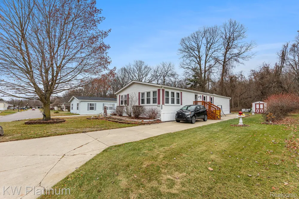 8042 Harbour Drive Ira Township, MI 48023