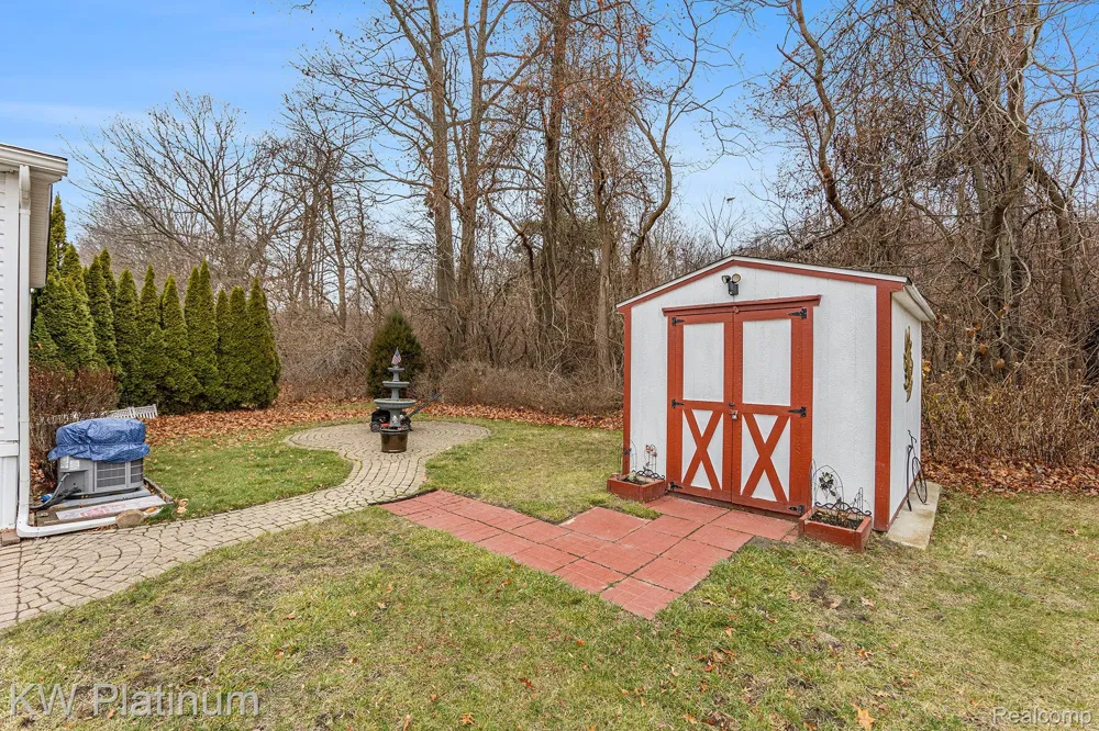 8042 Harbour Drive Ira Township, MI 48023