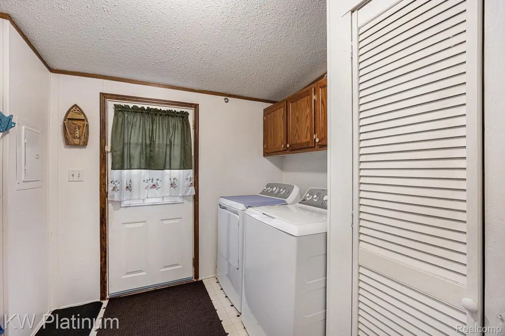 8042 Harbour Drive Ira Township, MI 48023