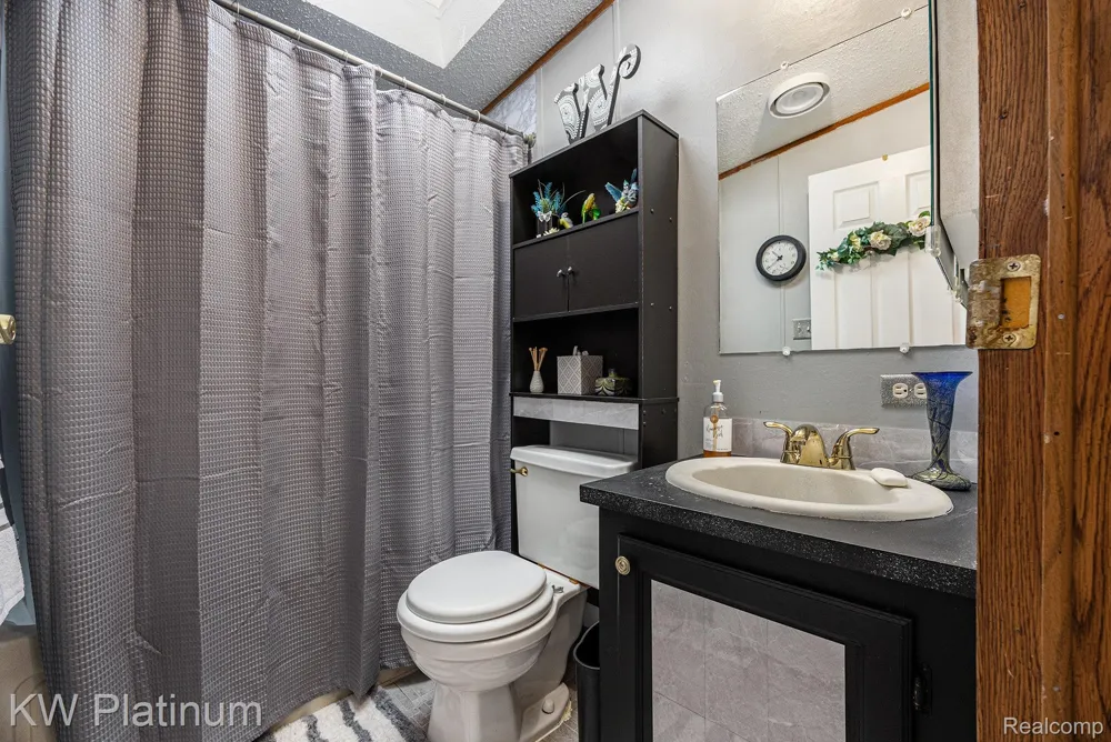 8042 Harbour Drive Ira Township, MI 48023