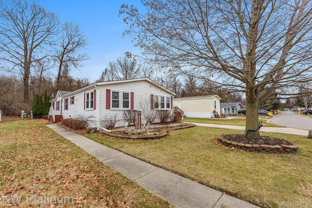 8042 Harbour Drive Ira Township, MI 48023