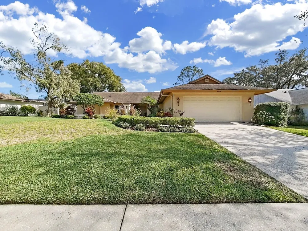 305 RUNNING HORSE ROAD Seffner, FL 33584