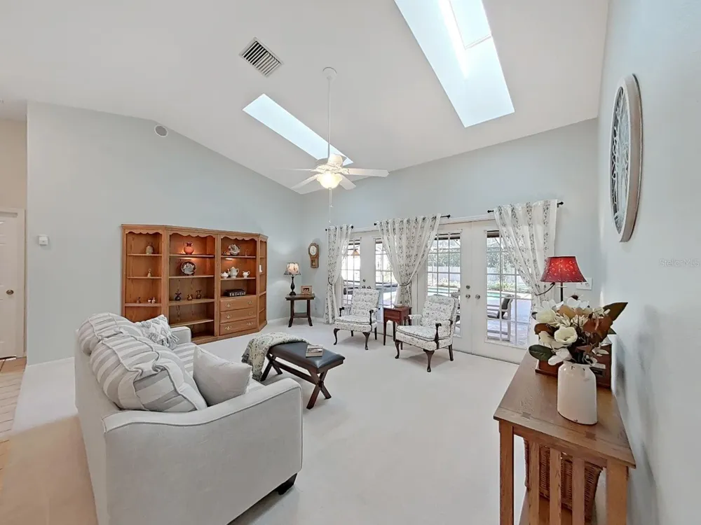 305 RUNNING HORSE ROAD Seffner, FL 33584