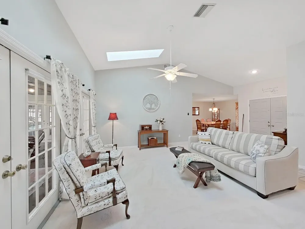 305 RUNNING HORSE ROAD Seffner, FL 33584
