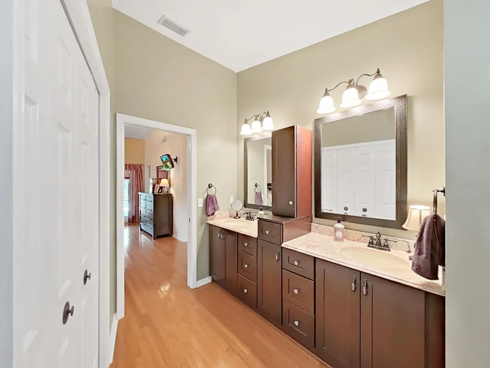 305 RUNNING HORSE ROAD Seffner, FL 33584