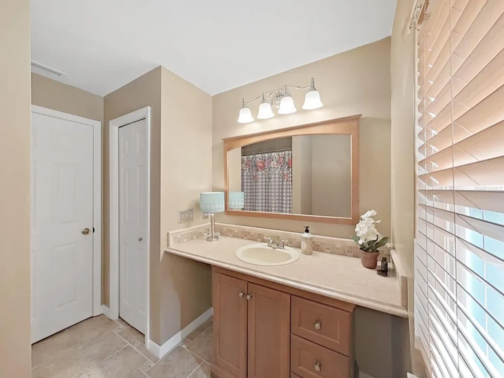 305 RUNNING HORSE ROAD Seffner, FL 33584