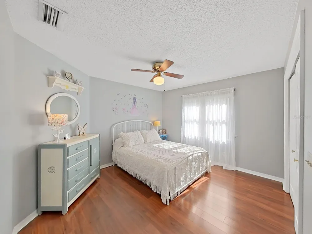305 RUNNING HORSE ROAD Seffner, FL 33584