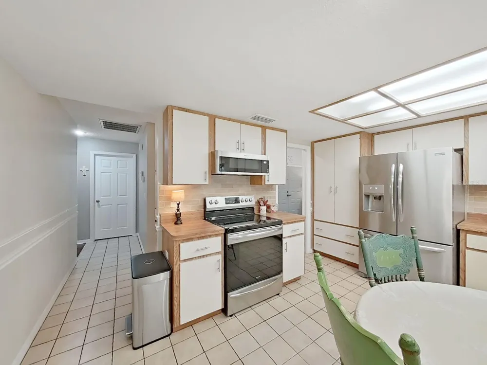 305 RUNNING HORSE ROAD Seffner, FL 33584