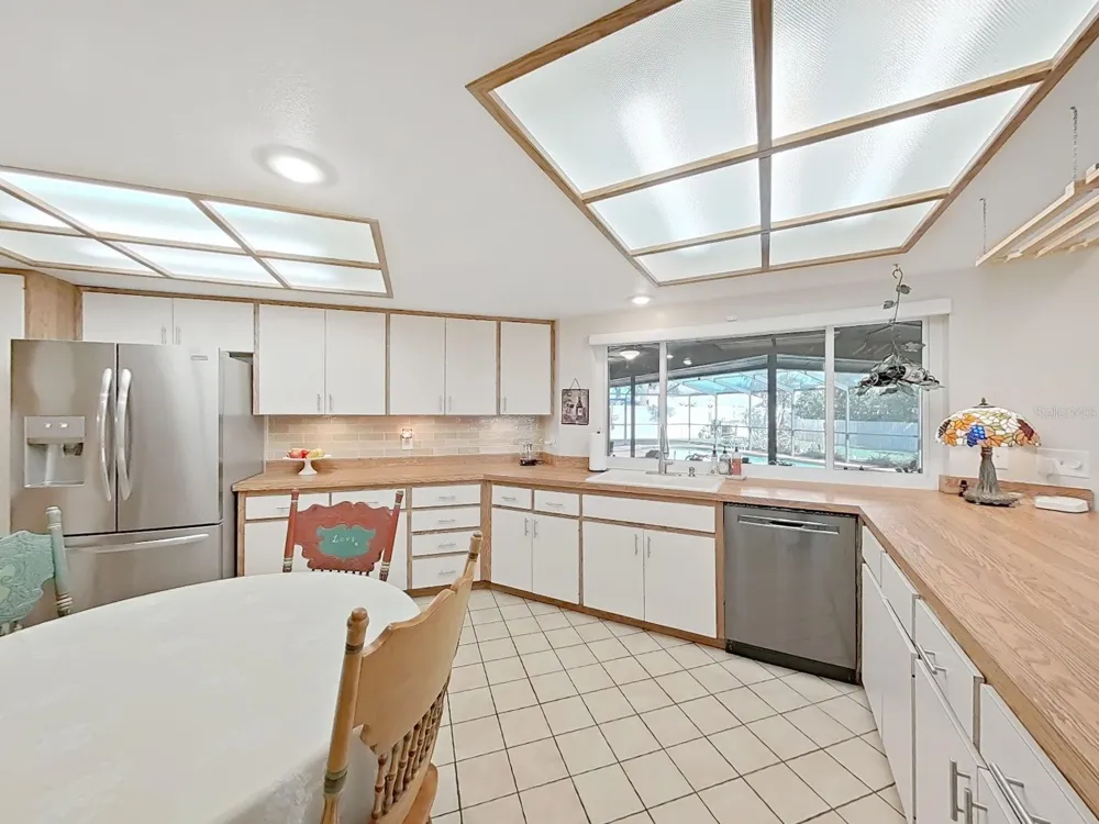 305 RUNNING HORSE ROAD Seffner, FL 33584