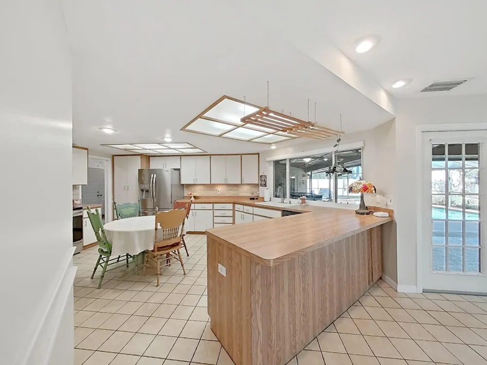 305 RUNNING HORSE ROAD Seffner, FL 33584