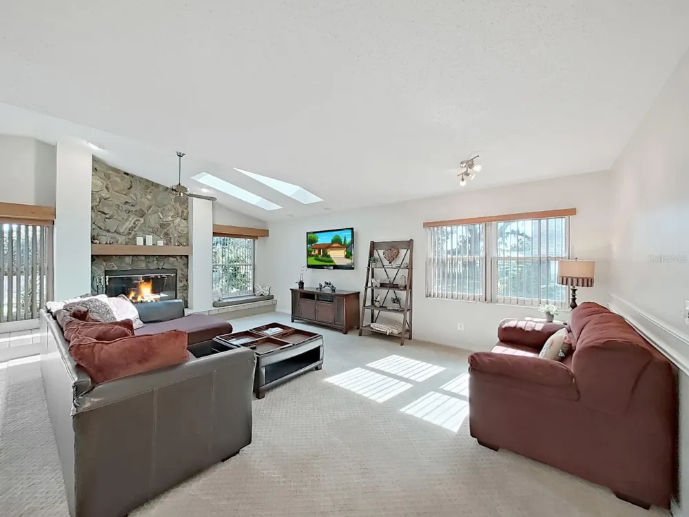 305 RUNNING HORSE ROAD Seffner, FL 33584