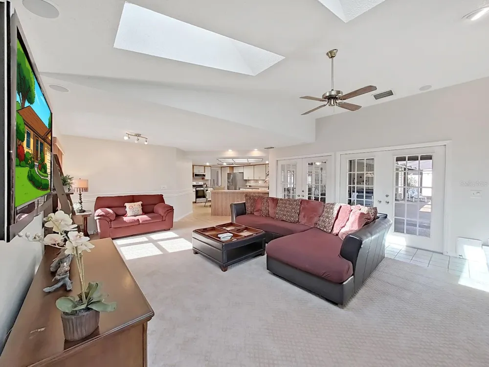 305 RUNNING HORSE ROAD Seffner, FL 33584