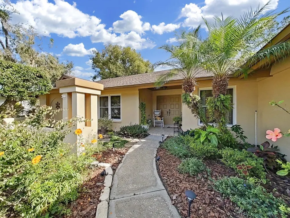 305 RUNNING HORSE ROAD Seffner, FL 33584