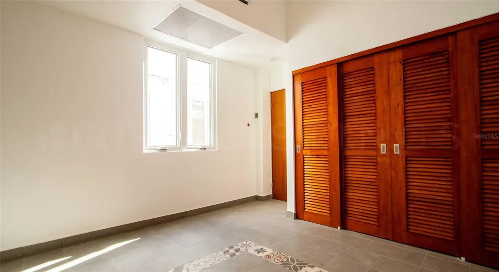 319 RECINTO SUR STREET #6 San Juan, PR 00901