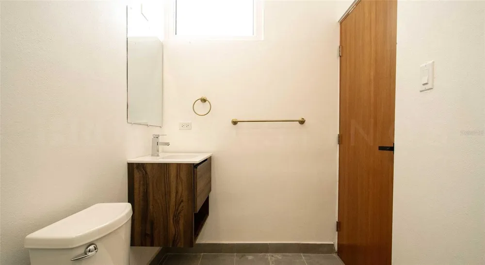 319 RECINTO SUR STREET #5 San Juan, PR 00901