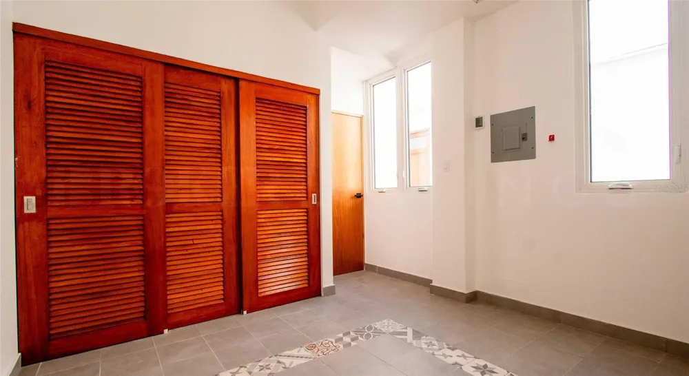 319 RECINTO SUR STREET #5 San Juan, PR 00901