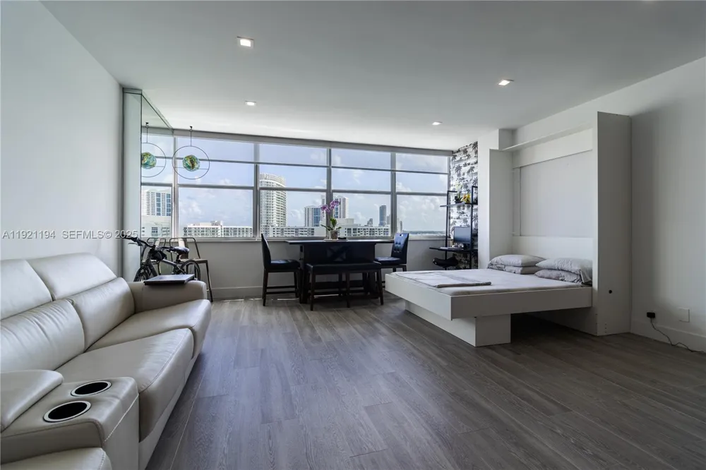20 E Island Ave #1415 Miami Beach, FL 33139